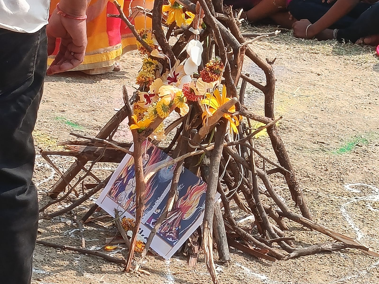 గ్రామాల్లో ఘనంగా కామ దహనం